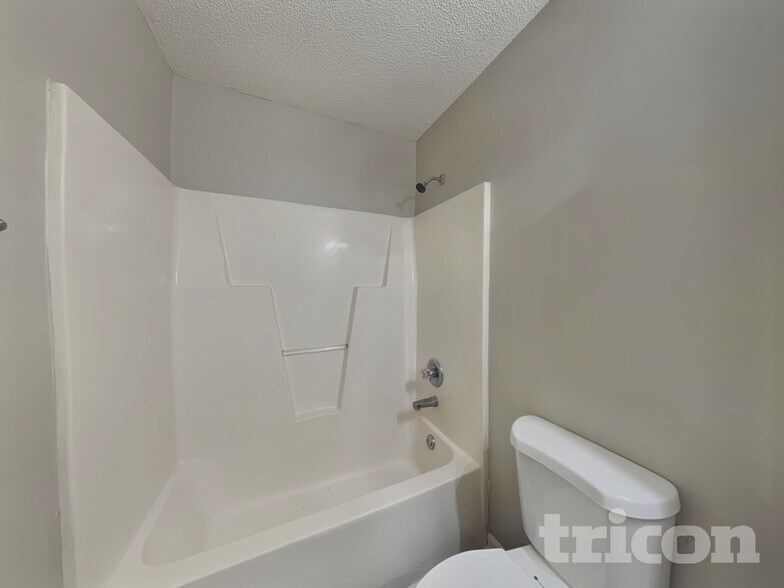 Building Photo - 1017 Laurel Leaf Rd