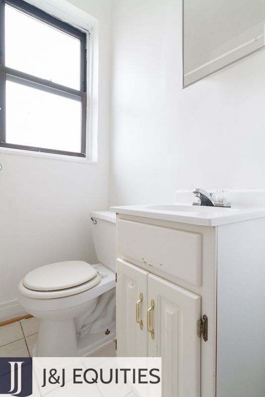 Building Photo - 4735 N Beacon St