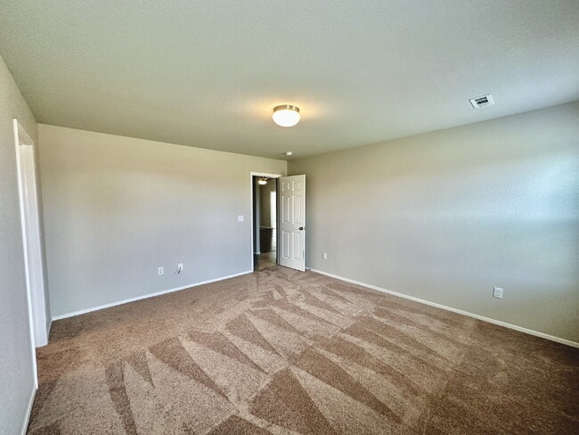 Building Photo - 1600 Scotland Dr