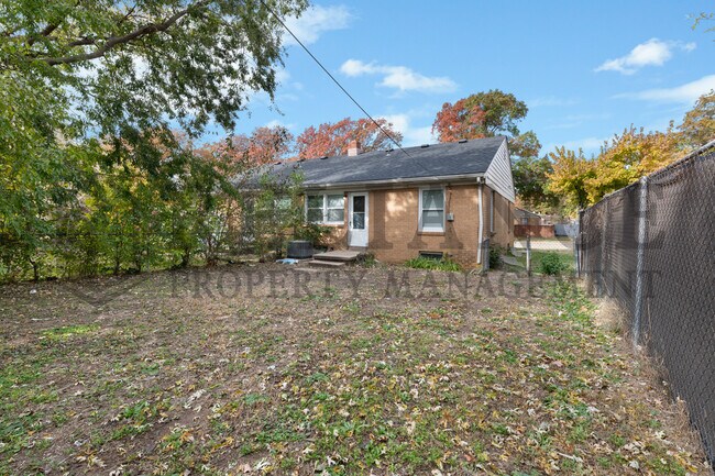 Building Photo - 2042 S Pinecrest St