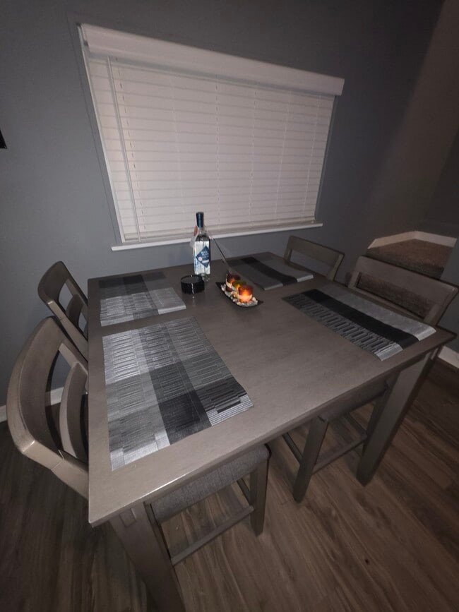 Building Photo - 811 Excelsior St