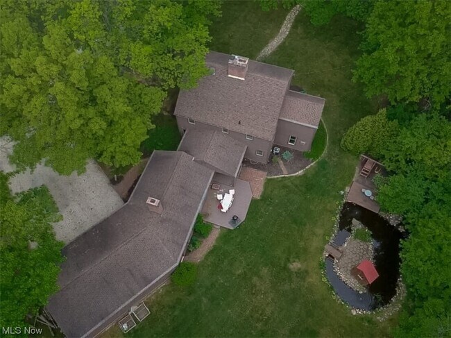 Building Photo - 10 Maple Ln