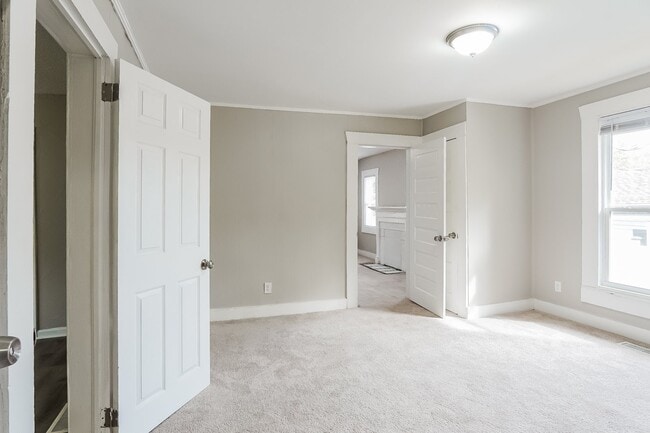 Building Photo - 4712 Terrace M