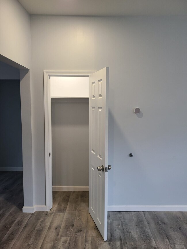 Building Photo - 266 Rutter Ave