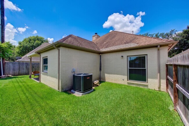 Building Photo - 1811 Emerald Green Dr