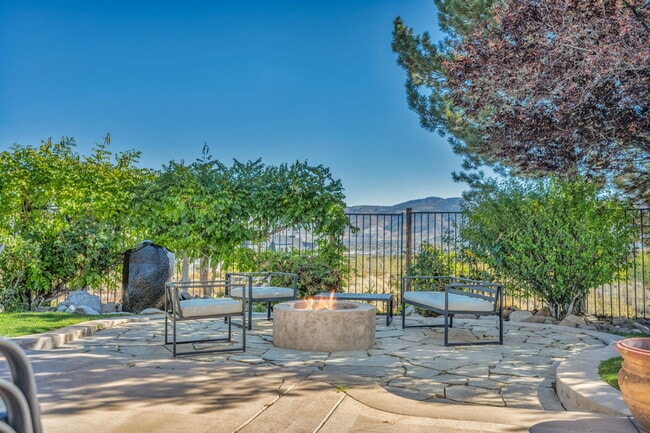 Building Photo - 1520 Taos Ln