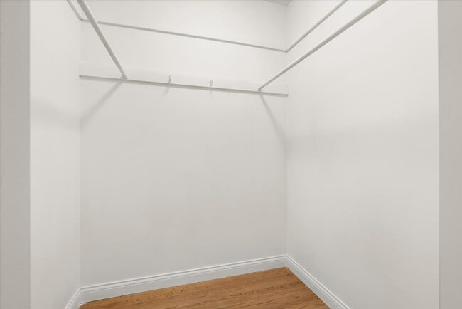 Building Photo - 1702 N Drury Ln
