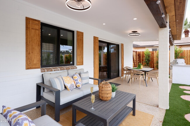 Building Photo - 7320 E Latham St