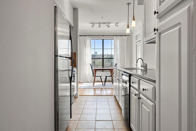 Building Photo - 7701 Rialto Blvd