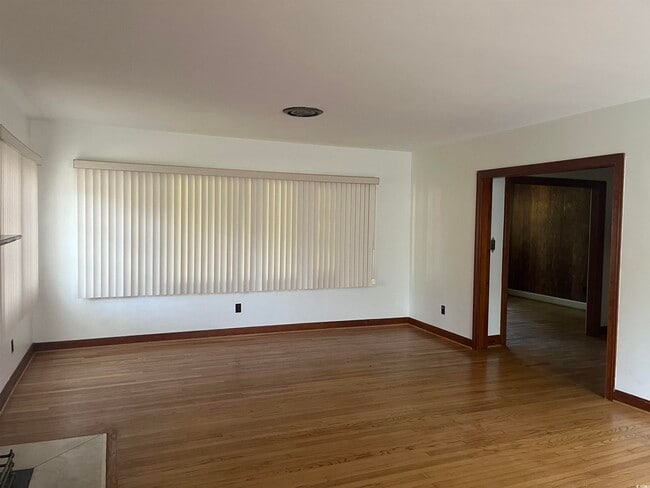Building Photo - 1024 Highmarket St