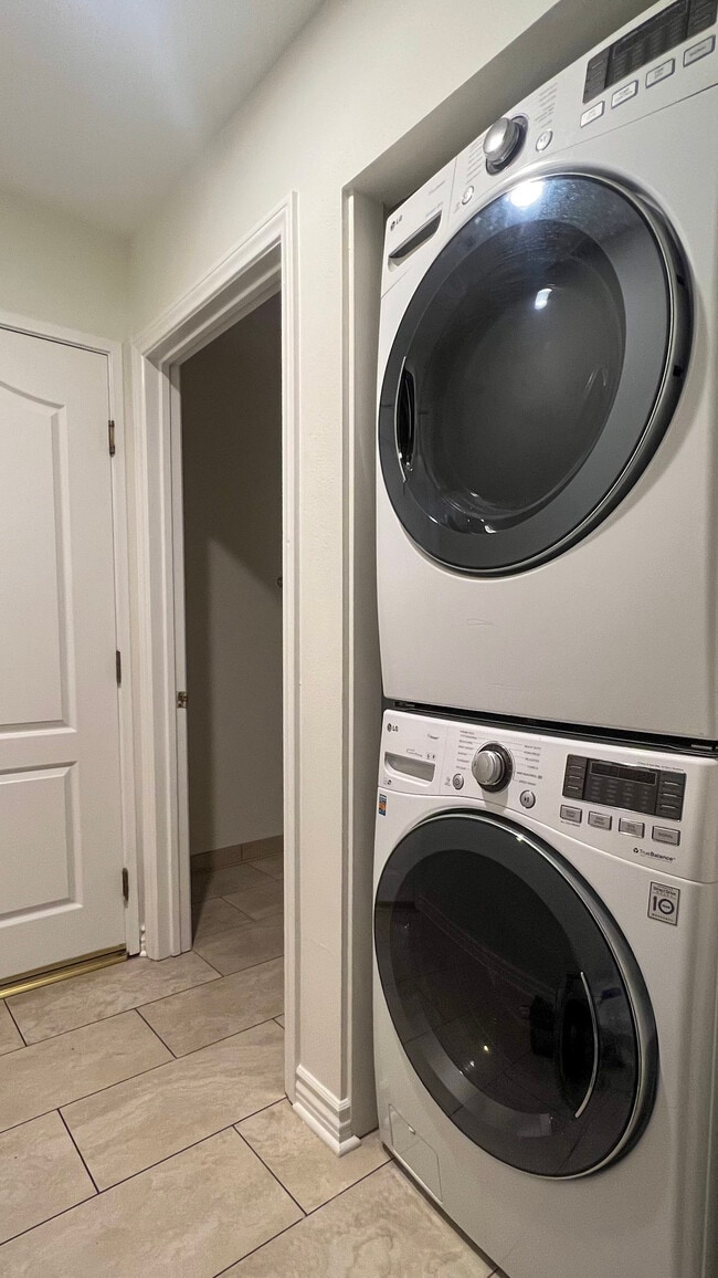 Building Photo - 4755 Templeton St