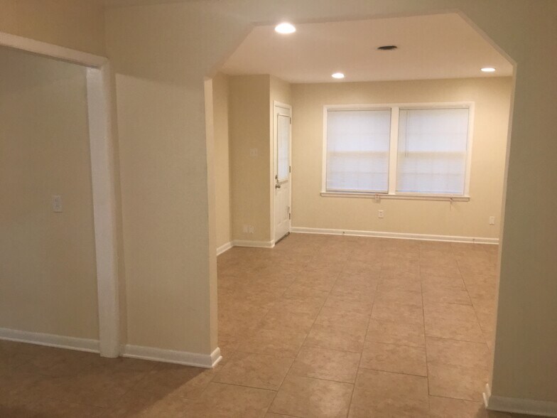 Building Photo - 3016 Jacob Dr