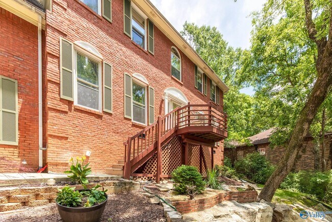 Building Photo - 15033 Greentree Trail SE