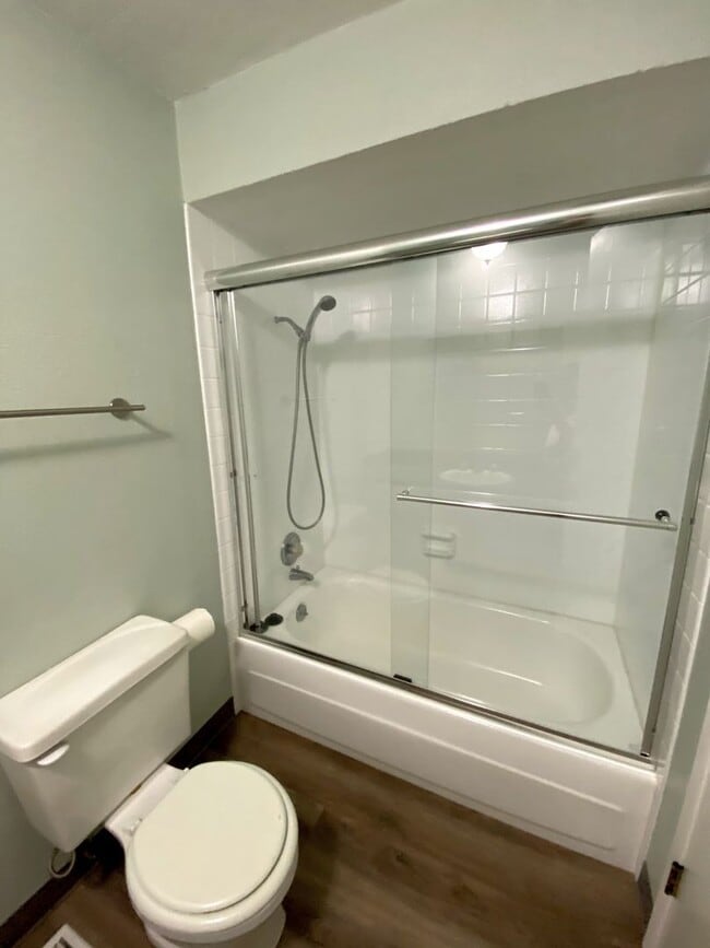 Building Photo - Spacious 4 Bedroom, 2 Bath Home with Large Yard -