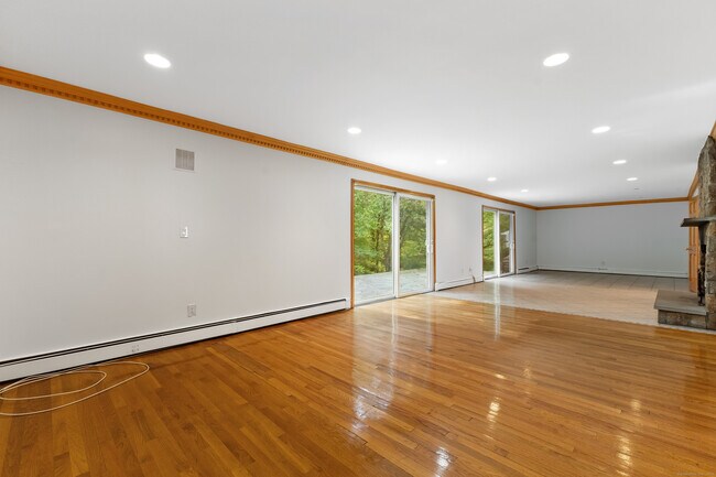 Building Photo - 494 Sawmill Rd