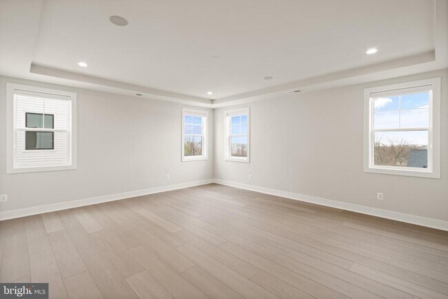 Building Photo - 857 N Manchester St