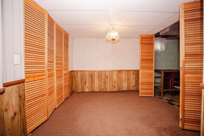 Building Photo - West Toledo 3 Bedroom