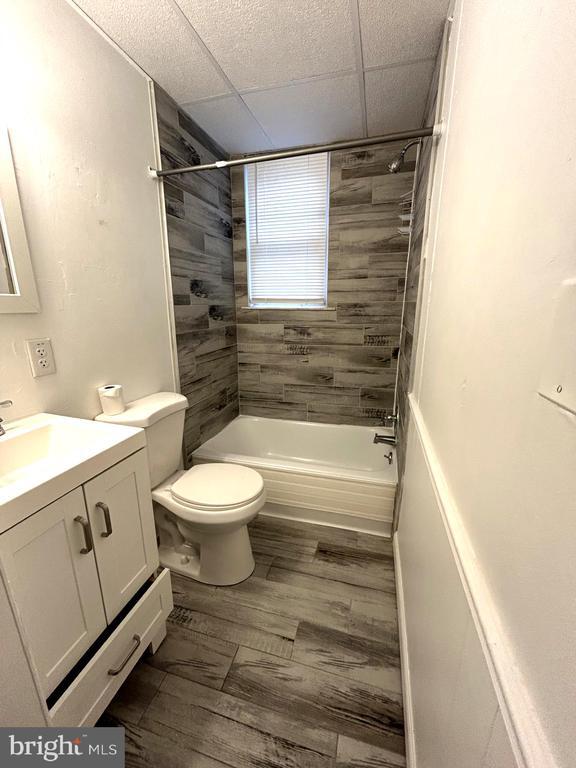 Building Photo - 435 Radcliffe St