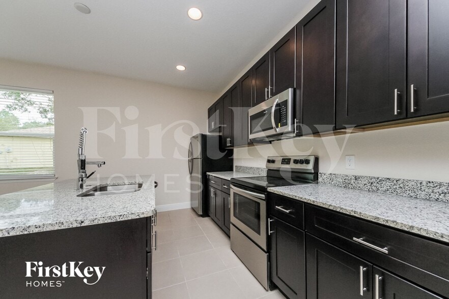 Building Photo - 510 Magpie Ln