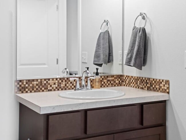 Building Photo - Desirable Kendall Yards Townhouse – Modern Living Near Downtown Spokane (Furnished)