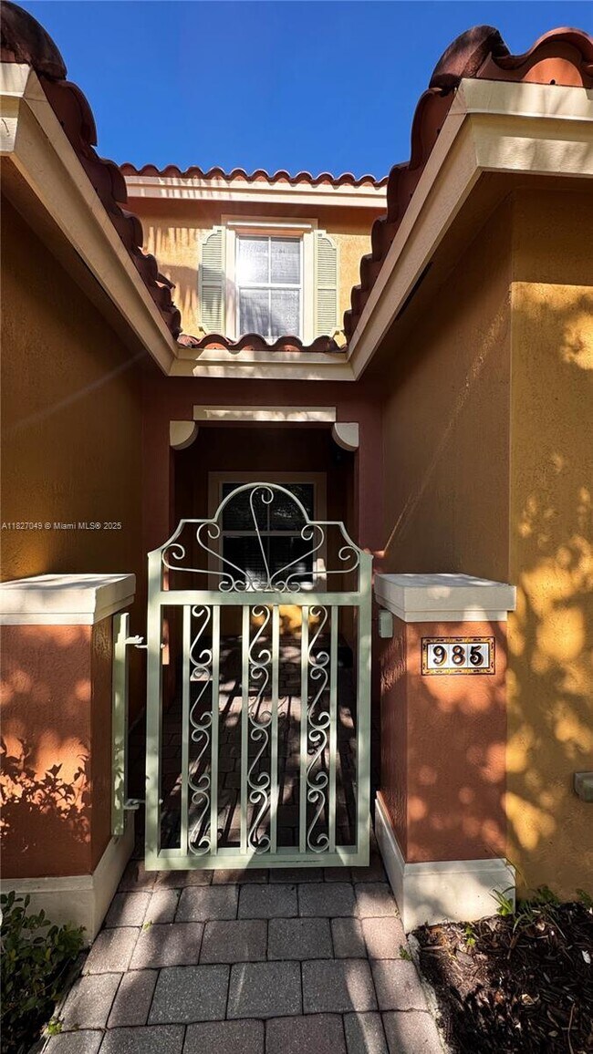 Primary Photo - 985 SW 143rd Ave