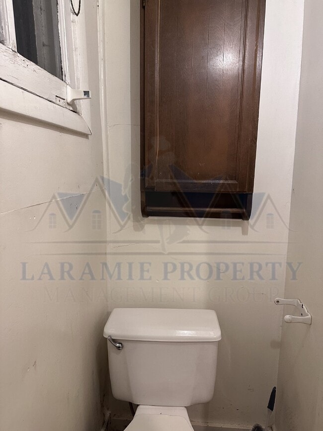 Building Photo - Basement Studio Apartment