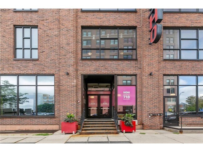 Building Photo - 718 N Washington Ave