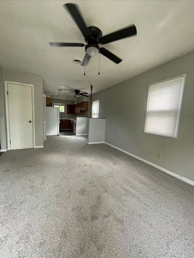 Building Photo - Charming 2-bedroom in heart of Muncie on Adams St