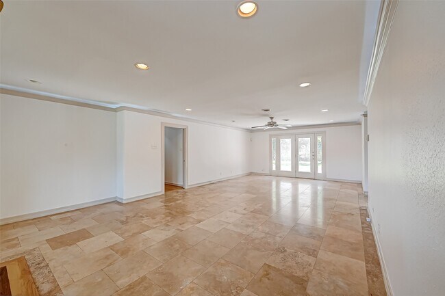 Building Photo - 5611 Briarbend Dr