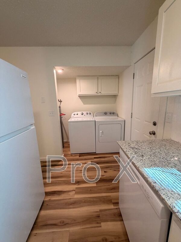 Building Photo - 504 N Betty Jo Dr