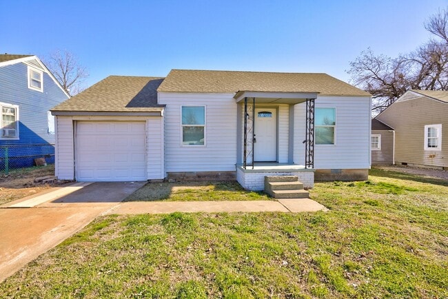 Primary Photo - Prime Location! 2BR/1BA Home Minutes from ...