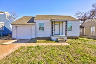 Building Photo - Prime Location! 2BR/1BA Home Minutes from ...