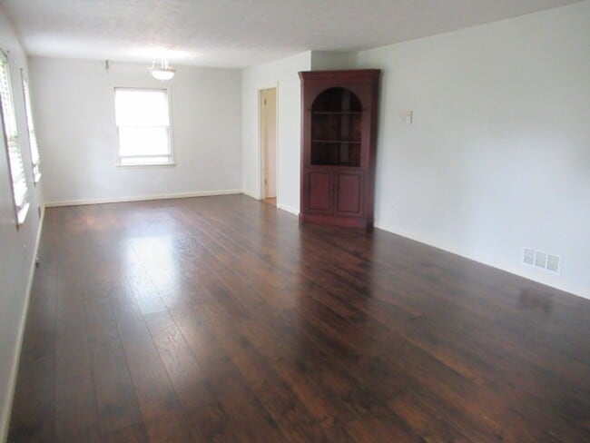 Building Photo - 70 Gibson Dr