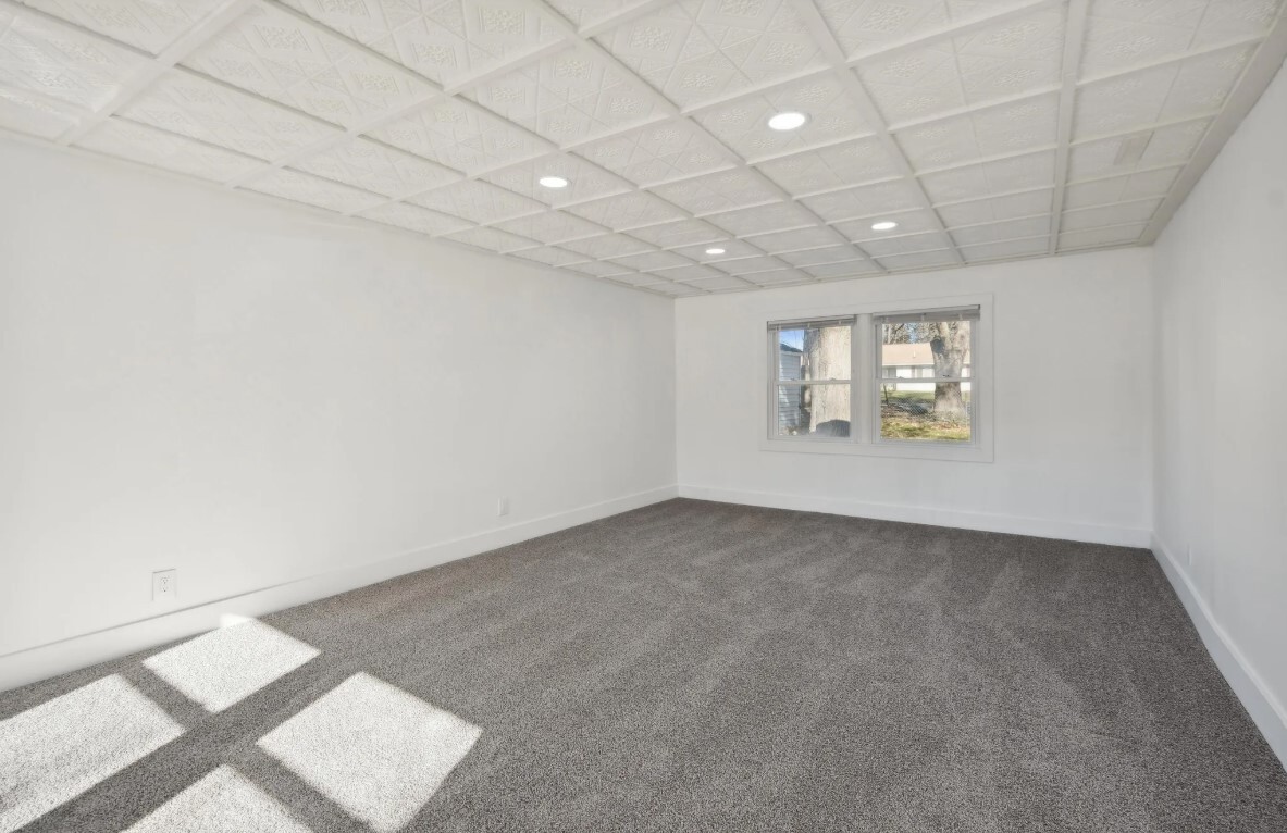 Building Photo - 431 W Coolspring Ave