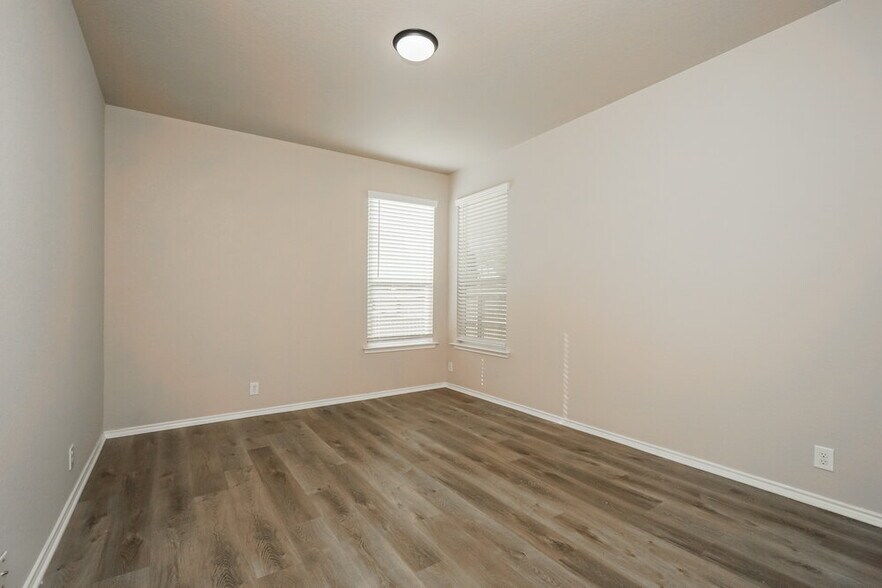 Building Photo - 141 Elisabeth Run