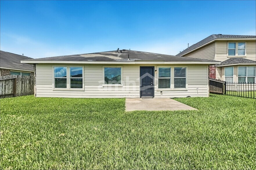 Building Photo - 22 Mira Loma Dr