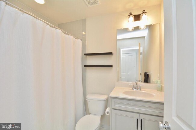 Building Photo - 22305 Broadway Ave