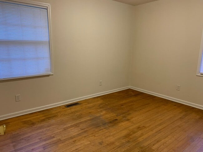 Building Photo - 562 Granite St