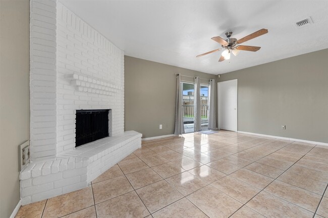 Building Photo - 10954 Pigeonwood Dr