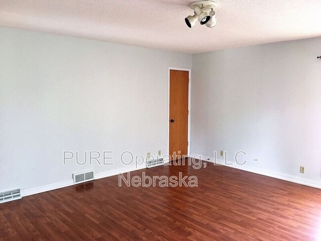Building Photo - 4214 Pierce St