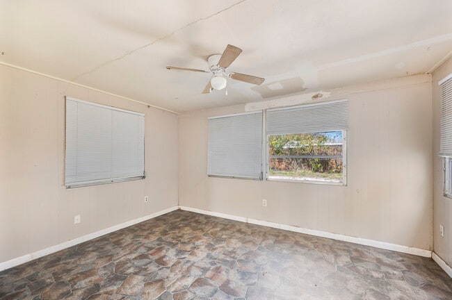 Building Photo - 4719 Blossom Dr