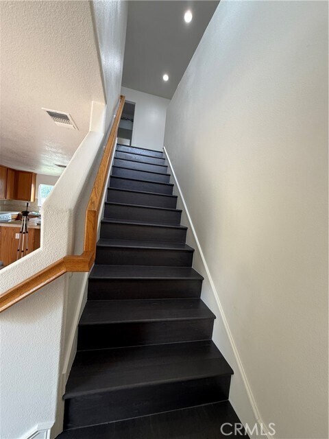 Building Photo - 506 N Placer Privado