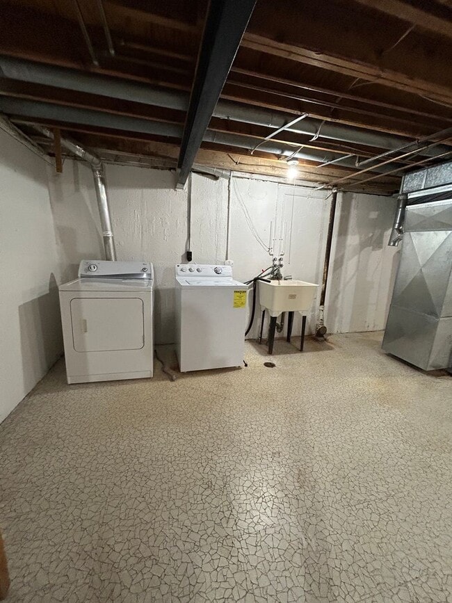 Building Photo - $2,100 Chapel Hill Condo for Rent