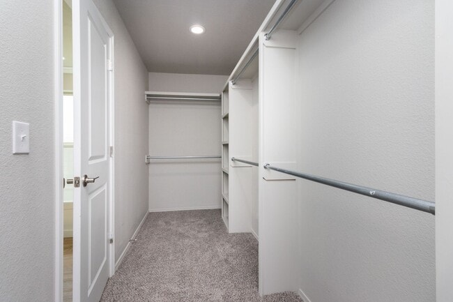 Building Photo - 2700 Tampa Bay Ave