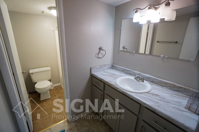 Building Photo - 616 Woodland Vlg