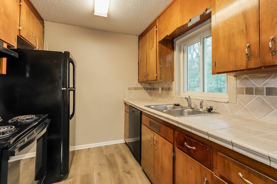 Building Photo - 6532 Albicore Rd