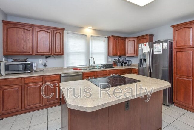 Building Photo - 10 Parkside Pl