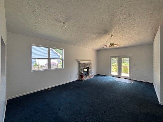 Building Photo - 950 Deer Field Dr