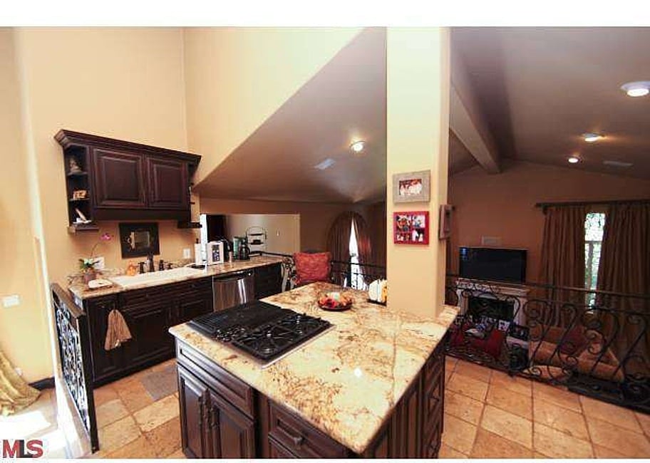 Building Photo - 3030 Passmore Dr