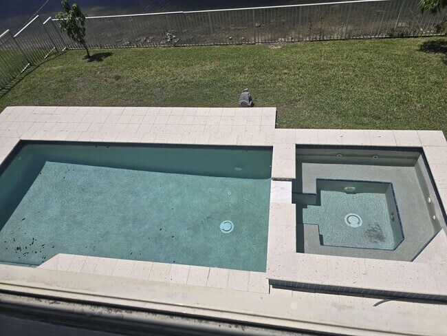 Building Photo - 2755 SW 165th Ave